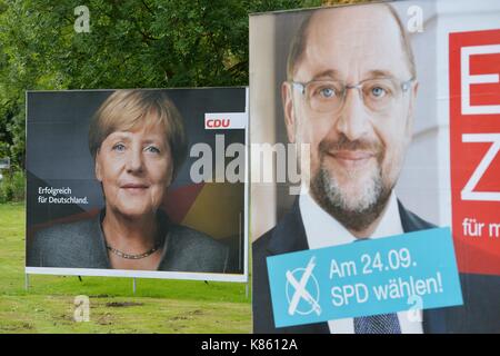 Osterode am Harz, Allemagne. 15 sep, 2017. Des affiches électorales pour les élections au Bundestag, Allemagne, ville d'Osterode, 15.septembre 2017. crédit : Frank may | utilisée dans le monde entier/dpa/Alamy live news Banque D'Images