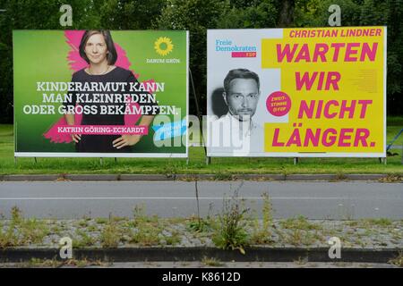 Osterode am Harz, Allemagne. 15 sep, 2017. Des affiches électorales pour les élections au Bundestag, Allemagne, ville d'Osterode, 15. septembre 2017. crédit : Frank may | utilisée dans le monde entier/dpa/Alamy live news Banque D'Images