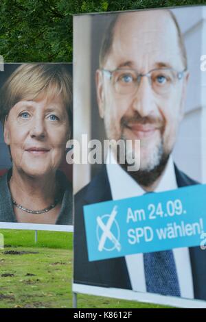 Osterode am Harz, Allemagne. 15 sep, 2017. Des affiches électorales pour les élections au Bundestag, Allemagne, ville d'Osterode, 15.septembre 2017. crédit : Frank may | utilisée dans le monde entier/dpa/Alamy live news Banque D'Images