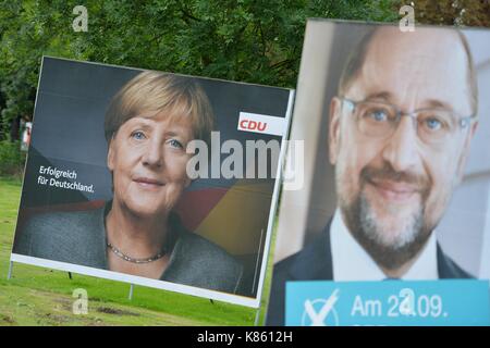 Osterode am Harz, Allemagne. 15 sep, 2017. Des affiches électorales pour les élections au Bundestag, Allemagne, ville d'Osterode, 15.septembre 2017. crédit : Frank may | utilisée dans le monde entier/dpa/Alamy live news Banque D'Images