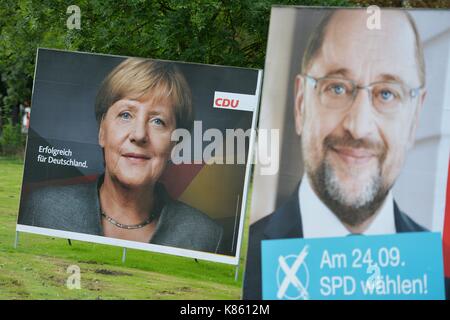 Osterode am Harz, Allemagne. 15 sep, 2017. Des affiches électorales pour les élections au Bundestag, Allemagne, ville d'Osterode, 15.septembre 2017. crédit : Frank may | utilisée dans le monde entier/dpa/Alamy live news Banque D'Images