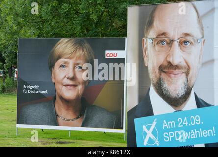 Osterode am Harz, Allemagne. 15 sep, 2017. Des affiches électorales pour les élections au Bundestag, Allemagne, ville d'Osterode, 15.septembre 2017. crédit : Frank may | utilisée dans le monde entier/dpa/Alamy live news Banque D'Images