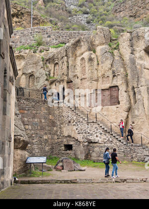 Le monastère de Geghard, Geghardavank, dans la gorge de la rivière Azat, l'un des nombreux sites classés au Patrimoine Mondial de l'UNESCO en Arménie Banque D'Images