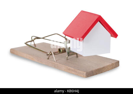 Maison de gros plan sur miniature mousetrap against white background Banque D'Images