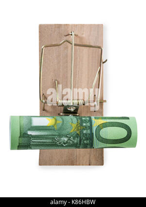 High angle view of euro laminées note sur mousetrap against white background Banque D'Images