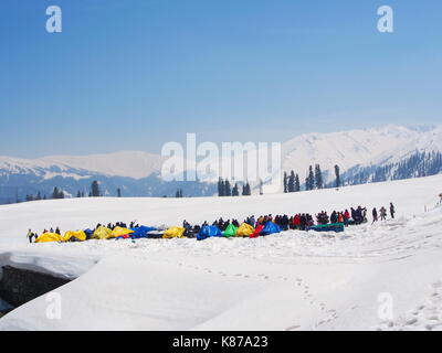 Haut de Gulmarg, champ de neige Cachemire l'Inde dans le temps Winnter, Cachemire, Inde - 16 Avril 2017 Banque D'Images