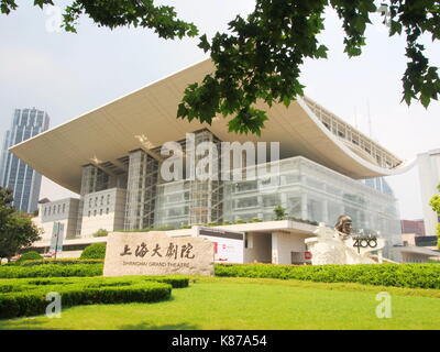 Shanghai Grand Theatre , un bâtiment emblématique dans l'après-midi ensoleillés. Shanghai, Chine - Juillet 21th, 2016 Banque D'Images