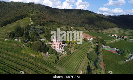 Vue aérienne de bonomi château de la Franciacorta, Brescia, Italie Banque D'Images