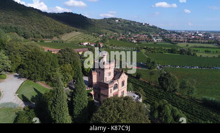 Vue aérienne de bonomi château de la Franciacorta, Brescia, Italie Banque D'Images