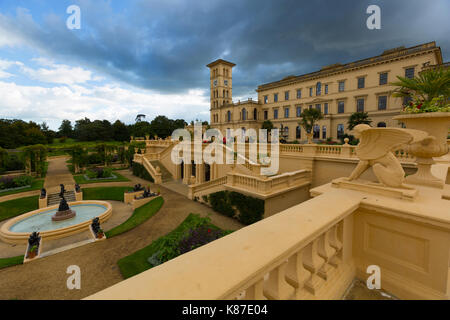 Immobilier, Rudolf, Swoboda, jardins, Durbar, prix, peintures, Royal, Collection, Prince, Albert, La Reine, Victoria, Abdul Karim, Bertie, Osborne, maison, Français, Patrimoine, fontaine, terrasse, palm, jardin, terrasses, jardins, conçus, la conception, l'italien, de la Renaissance, le palazzo, Thomas, 1845, 1851, coudée, East Cowes (île de Wight, Angleterre, Royaume-Uni, Banque D'Images