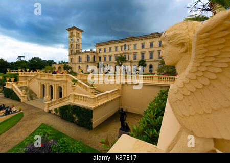 Immobilier, Rudolf, Swoboda, jardins, Durbar, prix, peintures, Royal, Collection, Prince, Albert, La Reine, Victoria, Abdul Karim, Bertie, Osborne, maison, Français, Patrimoine, fontaine, terrasse, palm, jardin, terrasses, jardins, conçus, la conception, l'italien, de la Renaissance, le palazzo, Thomas, 1845, 1851, coudée, East Cowes (île de Wight, Angleterre, Royaume-Uni, Banque D'Images