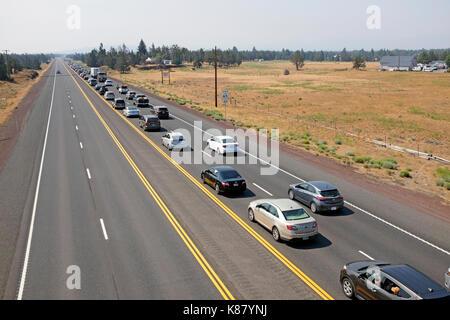 21 août, 2017. Publiez éclipse totale du trafic dans l'Oregon, USA. Post- le trafic lourd eclipse quitte la bande de totalité près de Redmond, Oregon, et têtes de ba Banque D'Images