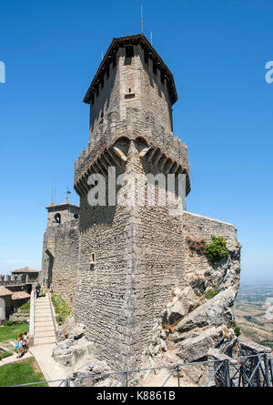 Forteresse Guaita/tour (aka Rocca Guaita/Torre) sur le mont Titan (Monte Titano) à San Marino. Banque D'Images