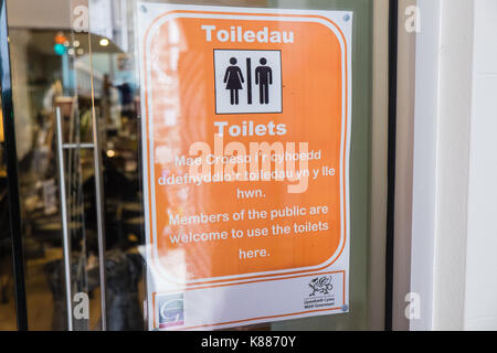 Toilettes, Nice Nette Toilette,High Street,magasin,fournir,WC,pour,public,usage,,Barmouth Gwynedd,coast resort,côtières,ville,,Pays de Galles,Welsh,Royaume-uni,UK,l'Europe, Banque D'Images