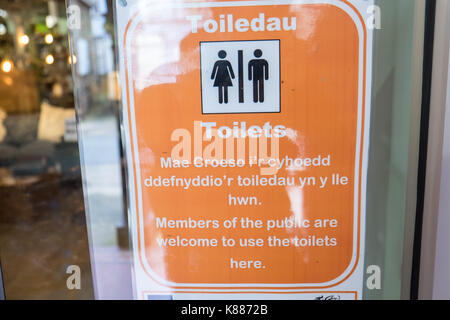 Toilettes, Nice Nette Toilette,High Street,magasin,fournir,WC,pour,public,usage,,Barmouth Gwynedd,coast resort,côtières,ville,,Pays de Galles,Welsh,Royaume-uni,UK,l'Europe, Banque D'Images