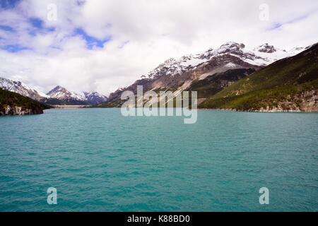 Du Lac est un réservoir cancano en val fraele, province de Sondrio, Lombardie, Italie. sur le fond le San Giacomo barrage qui sépare deux réservoirs (Lago di San Giacomo et Lago di cancano) Banque D'Images