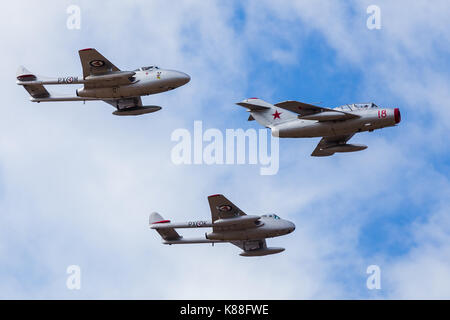 Paire de Havilland Vampire rejoint par le Mig-15 fagot dans un défilé aérien unique au salon aéronautique southport 2017. Les trois cellules sont détenus et exploités par des Banque D'Images
