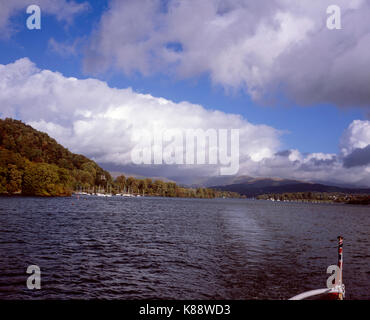 Les nuages de tempête traversant près de Windermere Bowness le Lake District Cumbria England Banque D'Images