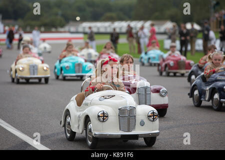 Settrington cup contest pour Austin j40 voitures à pédales à Goodwood Revival meeting 2017, goodwood race track, West Sussex, England, UK Banque D'Images