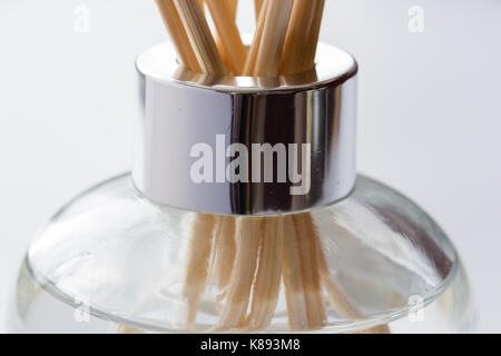Close up d'un diffuseur de parfum reed Banque D'Images