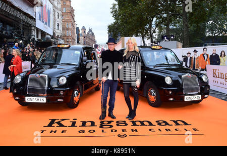 Matthew Vaughn et Claudia Schiffer assister à la première mondiale de kingsman : le cercle d'or, au cineworld à Leicester Square, à Londres. photo date : le lundi 18 septembre. crédit photo doit se lire : Ian west/pa wire Banque D'Images