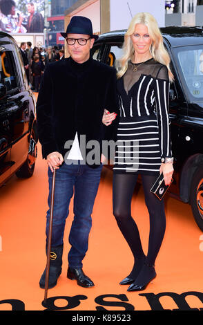 Matthew Vaughn et Claudia Schiffer assister à la première mondiale de kingsman : le cercle d'or, au cineworld à Leicester Square, à Londres. photo date : le lundi 18 septembre. crédit photo doit se lire : Ian west/pa wire Banque D'Images