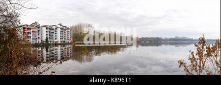 Bad Zwischenahn, Allemagne - le 23 novembre 2016 : paysage d'automne dans le parc public du spa village Banque D'Images