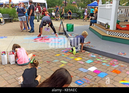 Le Tremont ohio 19e festival d'art et de culture ont fait ressortir des adultes et des enfants à Lincoln Park dans la banlieue de Cleveland, Ohio, USA. Banque D'Images