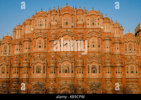 Jaipur, Inde - circa novembre 2016 : Hawa Mahal est également connu comme le palais des vents jaipur, la ville rose, le palais est très populaire.