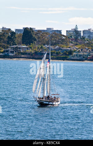 Grand voilier anazing grace toutes voiles dehors sur la baie de San Diego, CA US. Amazing Grace est un des 83 topsail schooner basée à Gig Harbor, Washington Banque D'Images