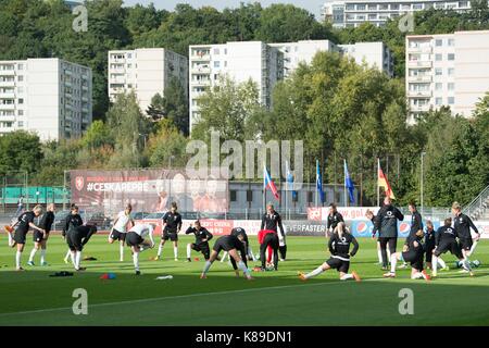 Les joueurs en photo pendant une session de formation de l'Allemagne femmes football équipe dans le stade d'Usti nad Labem, République tchèque, le 18 septembre 2017. L'Allemagne face à la République tchèque dans un tournoi de qualification de la coupe du monde sur 19.09.2017. photo : Sebastian kahnert/dpa-zentralbild/dpa Banque D'Images