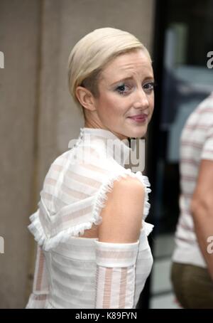 New York, NY, USA. 18 sep, 2017. andrea riseborough, sur la promotion de son nouveau film bataille des sexes dehors et environ pour la célébrité candids - mon, New York, NY Le 18 septembre 2017. crédit : Derek storm/everett collection/Alamy live news Banque D'Images