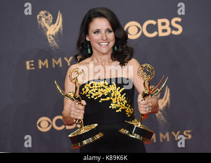 Los Angeles, USA. Sep 17, 2017 julia louis-dreyfus. 289 lors de la 69ème Emmy Awards annuel Salle de presse au théâtre de microsoft. à Los angeles. septembre 17, 2017 Credit : tsuni/usa/Alamy live news Banque D'Images