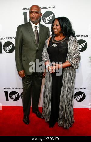 New York, NY, USA. 18 sep, 2017. Samuel Jackson, latanya richardson jackson devant le hall des arrivées de l'American Theatre Wing 100e anniversaire, gala annuel de la 42e rue cipriani, New York, NY Le 18 septembre, 2017. crédit : Jason Mendez/everett collection/Alamy live news Banque D'Images