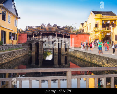 Hue, Vietnam, 04 septembre, 2017 : des personnes non identifiées, marcher dans une pagode Chua Cau pont couvert, cau Nhat Ban, lai vien kieu, l'ancienne ville de hoi An Hoi An au vietnam Banque D'Images