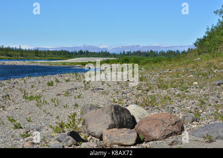 Le sanglot river dans l'Oural polaire du nord. paysage de l'eau. Banque D'Images