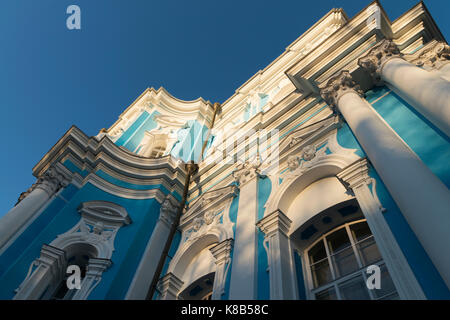 Cathédrale de Smolny, par temps clair, vue de dessous Banque D'Images