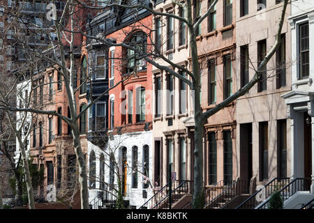 Bloc de bâtiments historiques brownstone à Manhattan, new york city nyc Banque D'Images