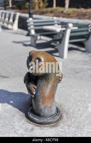 New York - 6 mars 2008 : sculptures en bronze à l'art public permanent le monde réel créé par le sculpteur américain tom otterness situé à rock Banque D'Images