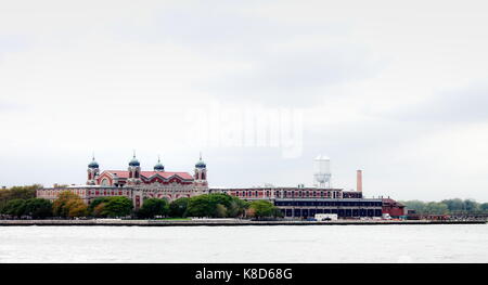 New York, USA - 28 septembre 2016 : Ellis Island, dans la baie de New York, était la porte d'entrée pour plus de 12 millions d'immigrants aux États-Unis comme le na Banque D'Images