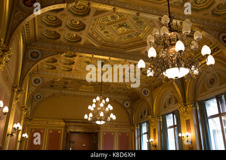 Architecture d'intérieur de la chambre de Locarno dans le Foreign and Commonwealth Office (FCO), le 17 septembre 2017, dans la région de Whitehall, Londres, Angleterre. En 1925, le Foreign Office a accueilli la signature de l'Locarno Traités, visant à réduire les tensions en Europe. La cérémonie a eu lieu dans une suite de chambres qui avait été conçu pour des banquets, qui devint par la suite connu sous le nom de Suite de Locarno. Pendant la Seconde Guerre mondiale, la suite de beaux meubles de Locarno ont été supprimés ou recouverte, et il devint également un bureau à l'étranger ministère brise-code. Banque D'Images