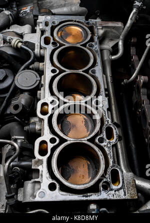 Dans le bloc moteur Volvo Ford Focus RS montrant les pistons Banque D'Images