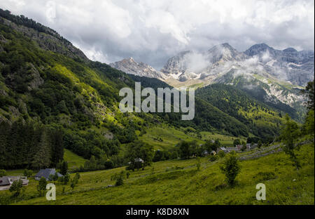 Valley dans les Pyrénées Banque D'Images