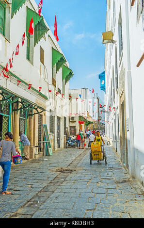 Tunis, Tunisie - septembre 2, 2015 : la vieille ville (médina) est le lieu idéal pour la promenade quotidienne, visiter les palais, les madrasas et les magasins, de septem Banque D'Images