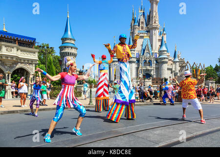 Animation de rue à Walt Disney's Magic Kingdom Theme Park, Orlando, Floride, USA Banque D'Images