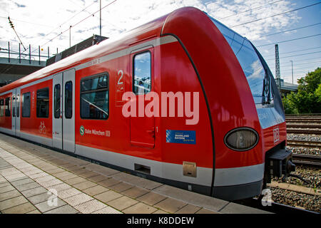 La gare (Bahnhof) sous Friedenheime Brucker, Hirschgarten, Munich Ouest, Bavière, Allemagne, Banque D'Images