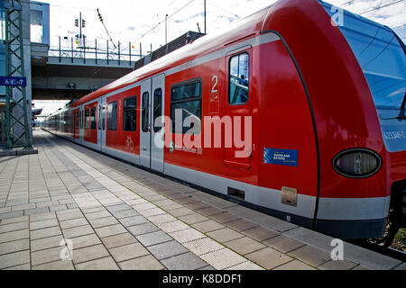 La gare (Bahnhof) sous Friedenheime Brucker, Hirschgarten, Munich Ouest, Bavière, Allemagne, Banque D'Images