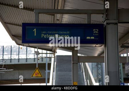La gare (Bahnhof) sous Friedenheime Brucker, Hirschgarten, Munich Ouest, Bavière, Allemagne, Banque D'Images