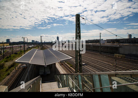 La gare (Bahnhof) sous Friedenheime Brucker, Hirschgarten, Munich Ouest, Bavière, Allemagne, Banque D'Images