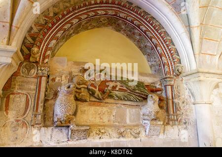 Lope ximenez tombe, pierre de couleur, dans la salle capitulaire, monastère cistercien veruela, Saragosse, Aragon, Espagne Banque D'Images